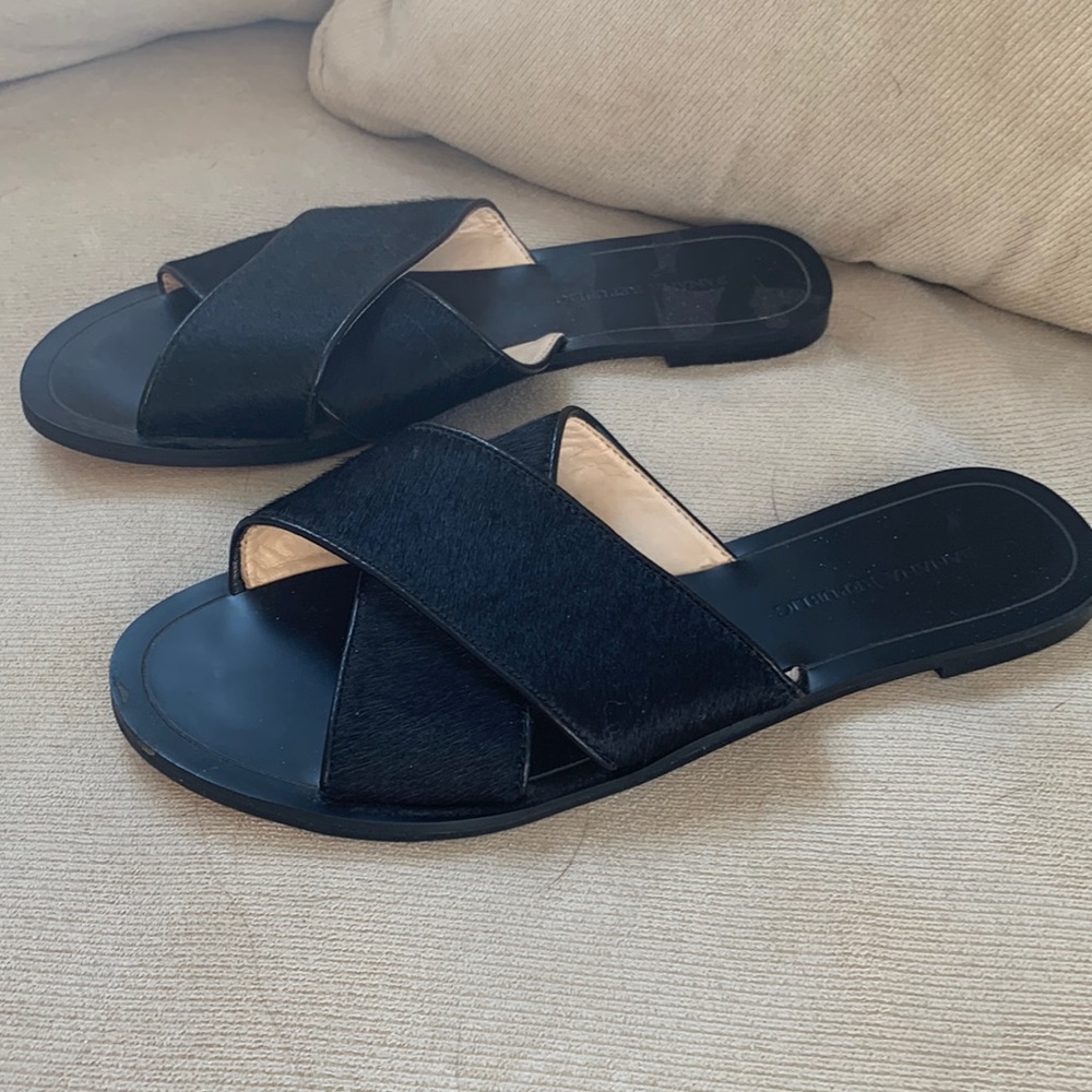 Banana Republic slids 6.5- animal hair
